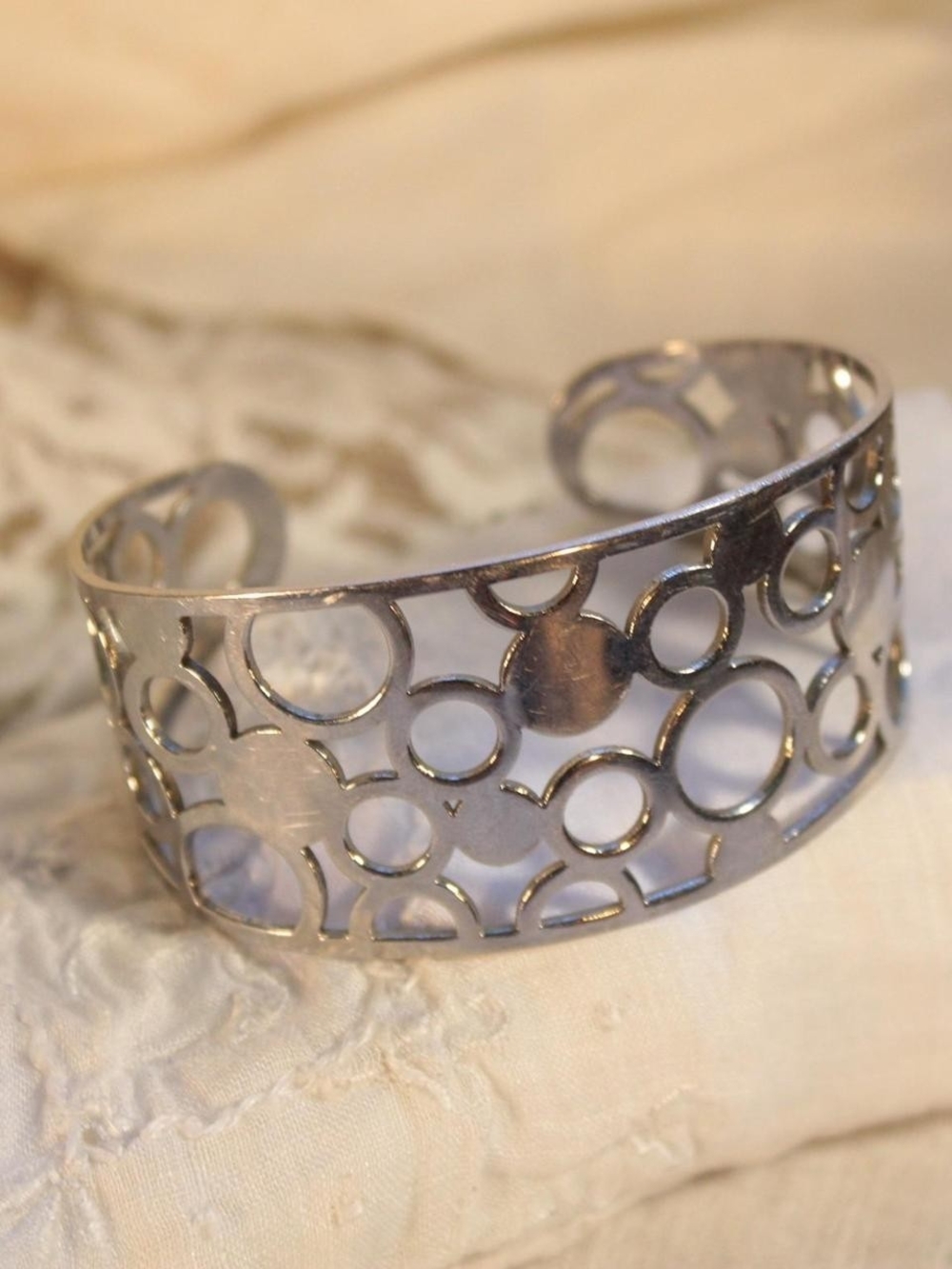Silver-Tone Milor Italy Y2K Fruitger Aero Geometric Circle Cutout Bracelet Cuff